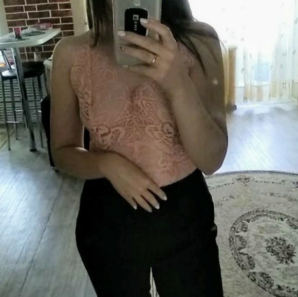 🔆Sale🔆HOST PICK✨BEAUTIFUL EYELASH LACE BODYSUIT - Picture 4 of 4